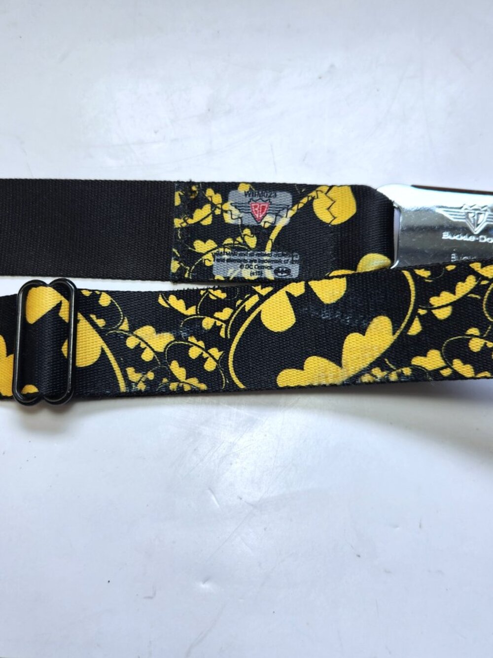 DC Comics Batman Seatbelt Buckle Belt Yellow Black Adjustable Superhero Belt - Picture 6 of 7